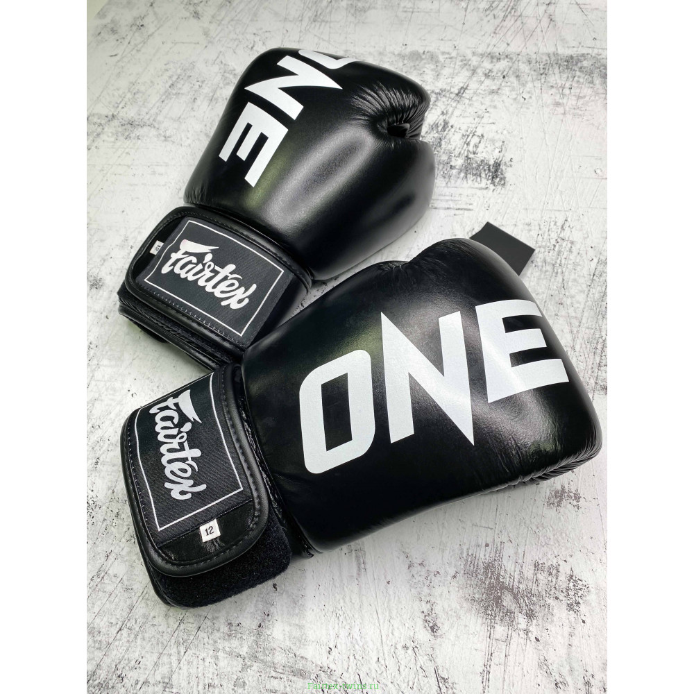 Боксерские перчатки Fairtex One ChampionShip black 16 oz