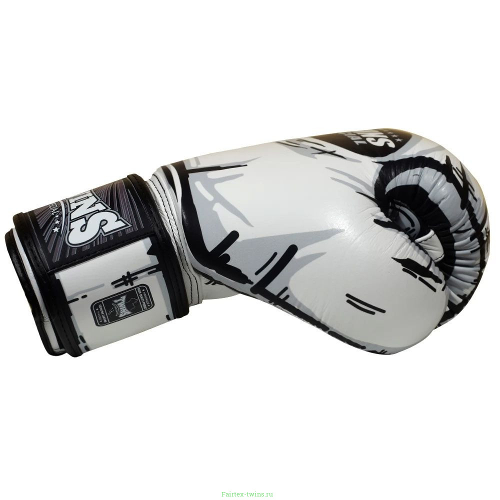 Боксёрские перчатки FBGVL4-66 comic 14 oz