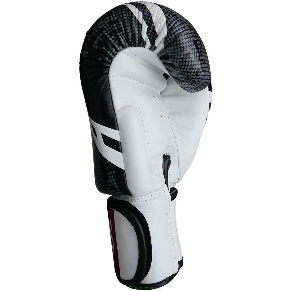 Боксерские перчатки FBGVL3-TW5 black white 10 oz